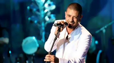 Diogo Nogueira E Fundo De Quintal